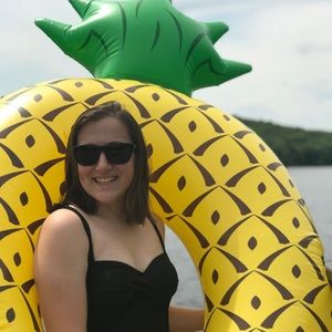 Meet your Posher, Alexis